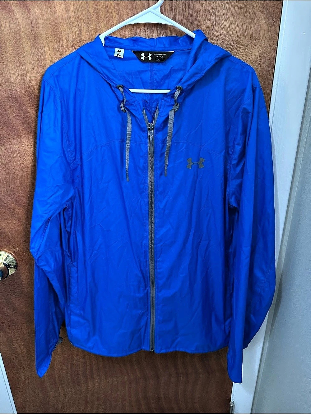 NWOT Under Armour Men’s Blue Hooded lightweight jacket Size Medium